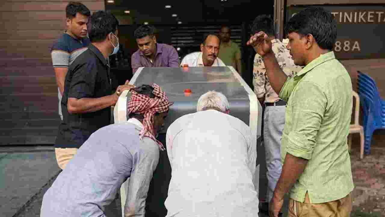 অভিষেকের বাড়ি থেকে সরল পুলিশি স্ক্যানার ও অতিরিক্ত নিরাপত্তা ব্যবস্থা
