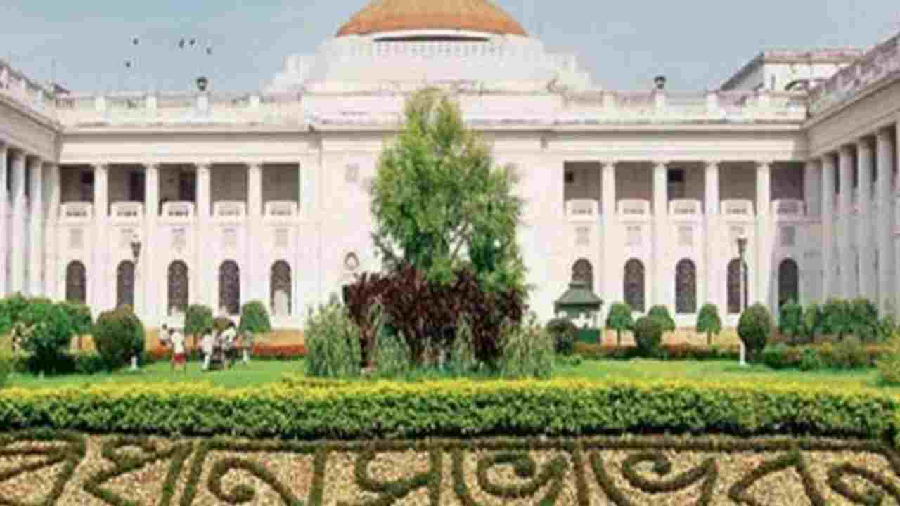 বিধানসভা ভাঙার পর সাংবিধানিক ধোঁয়াশা, পশ্চিমবঙ্গের শাসনভার এখন কার হাতে?