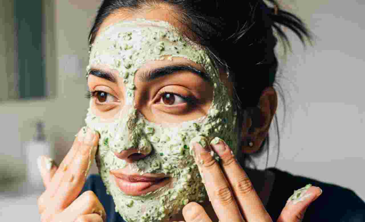 Lifestyle: বার্ধক্য ঠেকাতে কাঁচা আম! গরমে ত্বকের যত্নে প্রাকৃতিক এনজাইমের জাদু