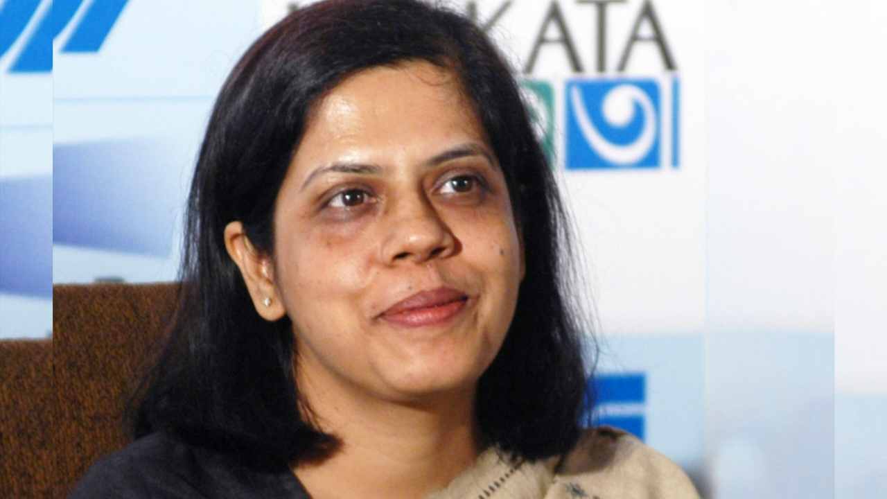 উত্থান-পতনের নাটকীয় অধ্যায় পেরিয়ে ফের শীর্ষপদে! কে এই নন্দিনী চক্রবর্তী?