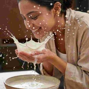 Lifestayle: গরমে ত্বকের যত্নে কাঁচা দুধের জাদু, প্রাকৃতিক ক্লিনজ়ার হিসেবেই বাড়ছে জনপ্রিয়তা