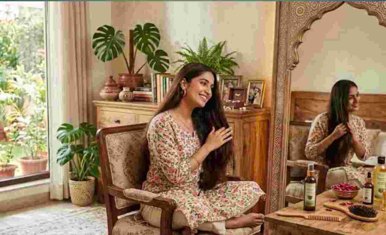 Lifestyle: গরমে রুক্ষ চুলে ফিরুক জেল্লা, ঘরোয়া যত্নেই মিলবে নরম ও প্রাণবন্ত চুল