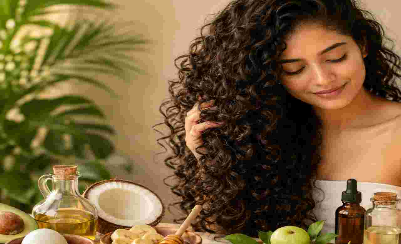 Lifestyle: গরমে রুক্ষ কোঁকড়ানো চুলের যত্ন: ঘরোয়া প্যাকেই ফিরতে পারে কোমলতা ও উজ্জ্বলতা