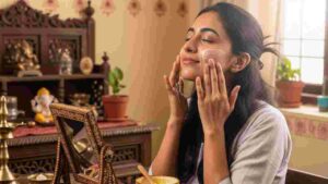 Lifestyle: ক্রিমে চুলকানি? স্পর্শকাতর ত্বকের জন্য ঘরেই বানান ৩ প্রাকৃতিক ময়েশ্চারাইজ়ার