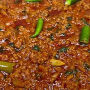 Recipe: মাংস ছাড়াই জমে উঠুক লাহোরি কিমা! রঙিন সব্জি আর পনিরে তৈরি ঝাল-মশলাদার নিরামিষ পদ