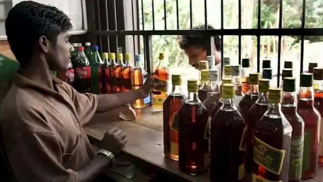 ‘পরিবহণ খরচ’-এর নামে ৩০০ কোটি! মদ ব্যবসায়ীদের বিস্ফোরক অভিযোগ