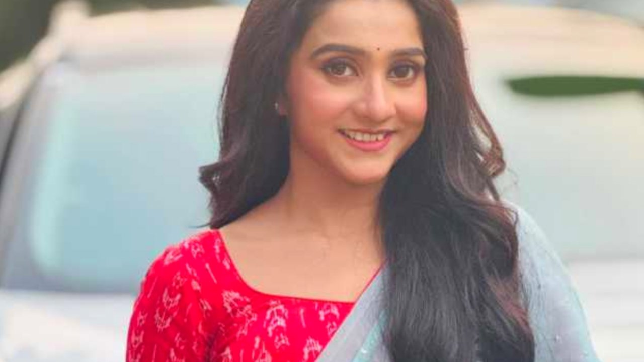 মায়ের বিয়ের শাড়ি পরেই রেজিস্ট্রি করবেন ‘টুম্পা অটোওয়ালি’র ডোনা