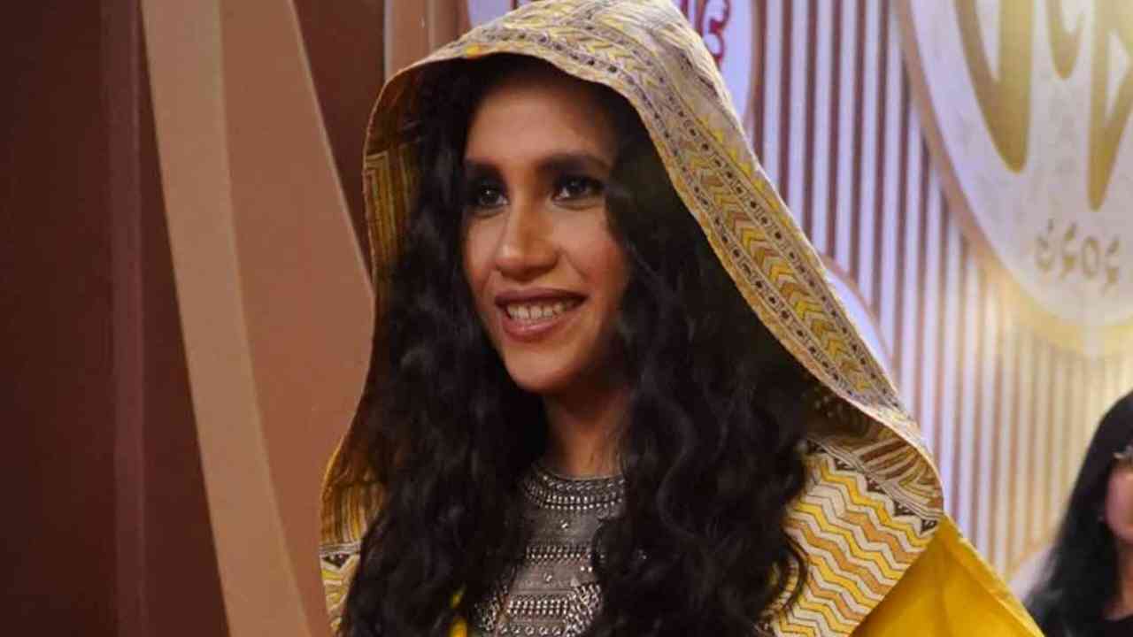 ‘রাবতা’র সুরে মঞ্চ মাতালেন নিখিতা গাঁধী, সঙ্গীত বিভাগে ‘বছরের বেস্ট’ সম্মান