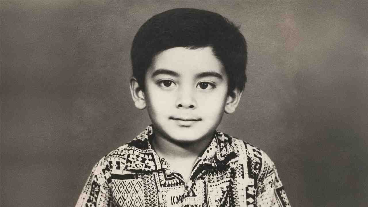 শৈশবের এই সাদা-কালো ছবির শিশুই আজ জাতীয় পুরস্কারপ্রাপ্ত পরিচালক, চিনতে পারছেন?