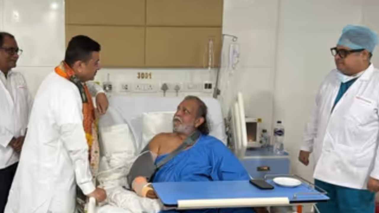 Mithun Chakraborty: হাসপাতালে ভর্তি মিঠুন চক্রবর্তী, সফল অস্ত্রোপচার; কী হয়েছে অভিনেতার?