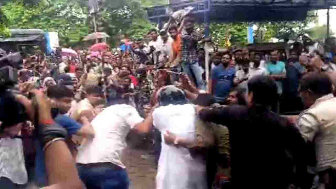 লকআপে ডিম টোস্ট, আদা চায়ের আবদার নির্মলের! আদালতের পথে ‘ডিম থেরাপি’, চড়-লাথি