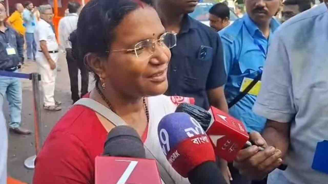‘সবার ফাঁসি চাই’, নির্মল ঘোষের বিরুদ্ধে ‘পানিহাটি বিক্রি’র অভিযোগ রত্না দেবনাথের