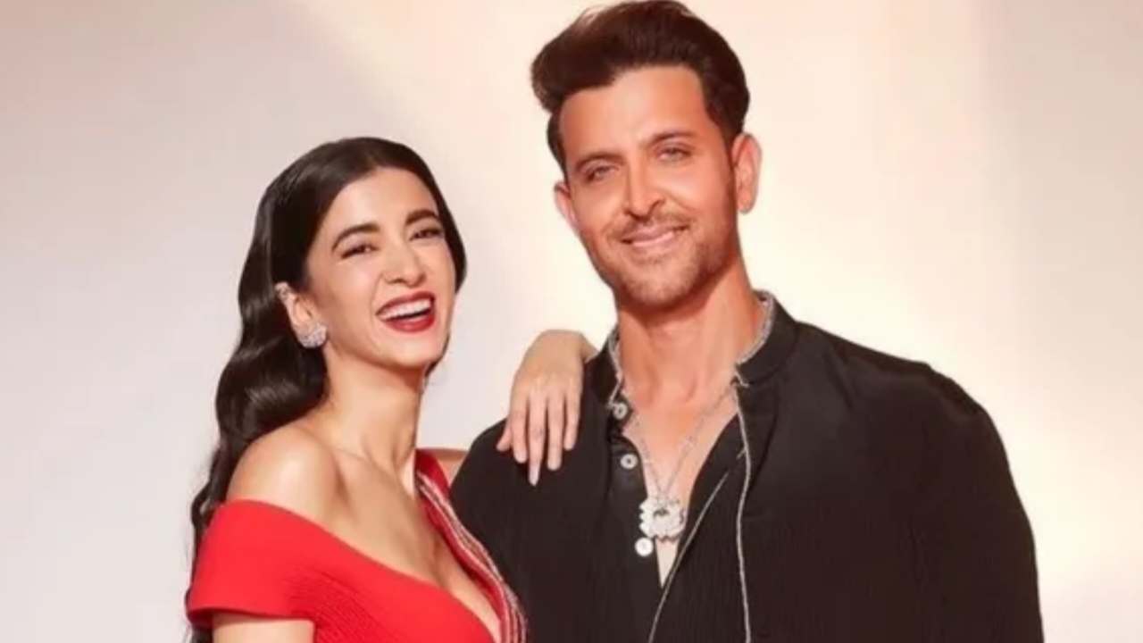 সাবার সঙ্গে প্রেমে ‘ফাটল’! ডেটিং অ্যাপে দেখা মিলল হৃতিকের? ছবি ঘিরে জল্পনা