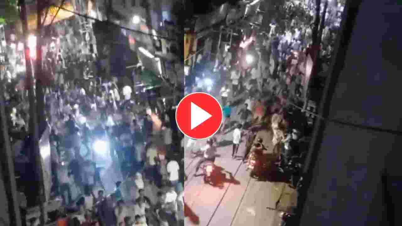 ১৬ টাকায় পোশাক কেনার হিড়িক, পদপিষ্ট হওয়ার পরিস্থিতি! ক্রেতাদের বাড়ি পাঠাল পুলিশ, চম্পট দোকানী