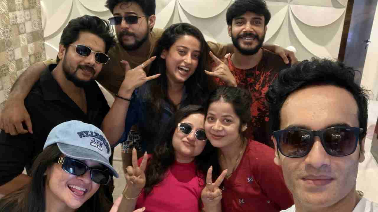 ৬ মাসেই সহকর্মীরা আপনজন, মাঝরাতে আবেগঘন পোস্ট সংহতির