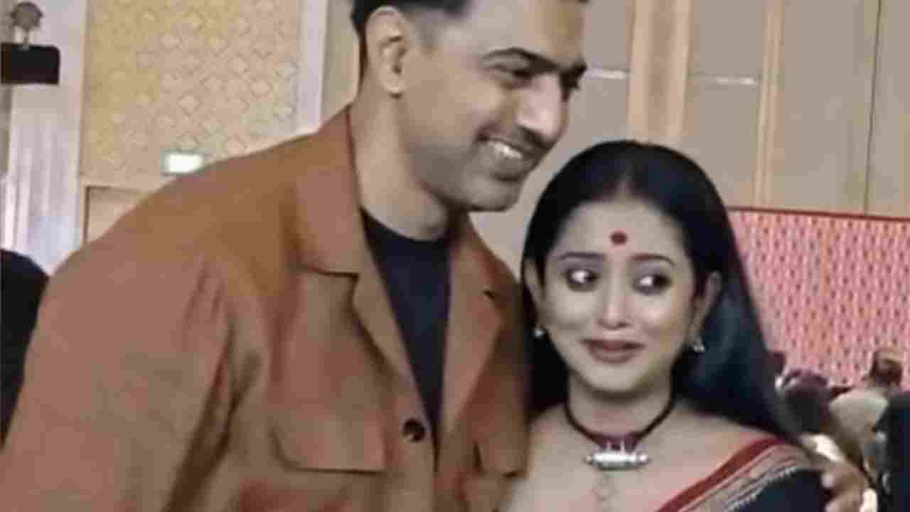 পছন্দের নায়ককে কাছে পেয়ে চোখে জল শ্রুতির, দেবের সঙ্গে ছবি তুলে কী বললেন অভিনেত্রী?