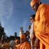 ‘মহিলারা যেন আশপাশেও না থাকেন’! BAPS-এর শর্ত ঘিরে তোলপাড়, বন্ধ আইফেল টাওয়ার
