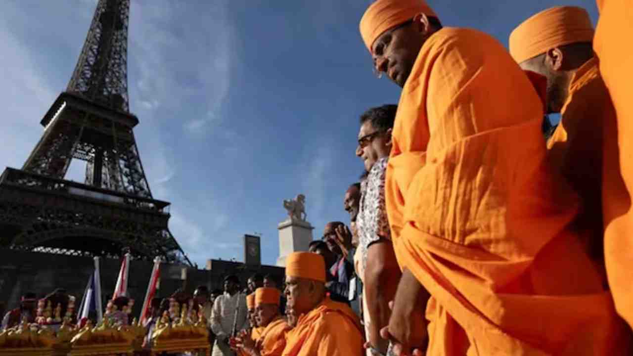 ‘মহিলারা যেন আশপাশেও না থাকেন’! BAPS-এর শর্ত ঘিরে তোলপাড়, বন্ধ আইফেল টাওয়ার