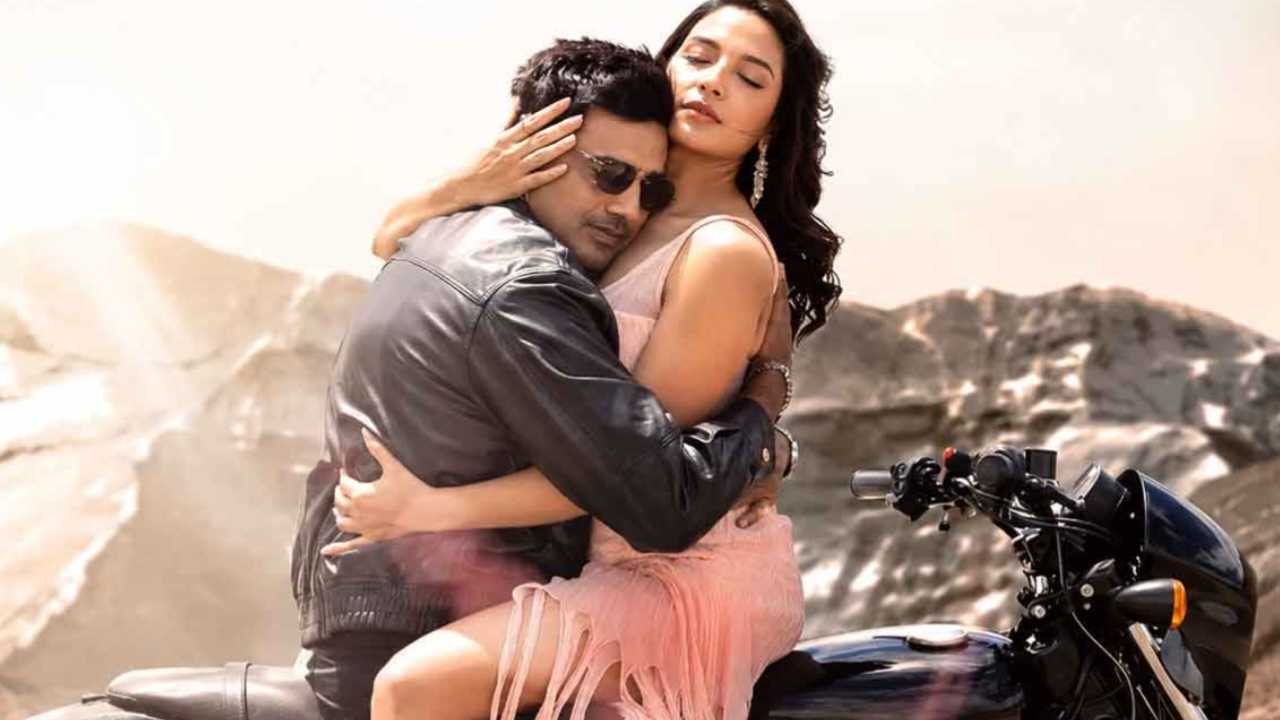শুভশ্রীর সঙ্গে প্রকাশ্যে কথা বলতেও ‘ভয়’ পান দেব! কারণ জানেন?