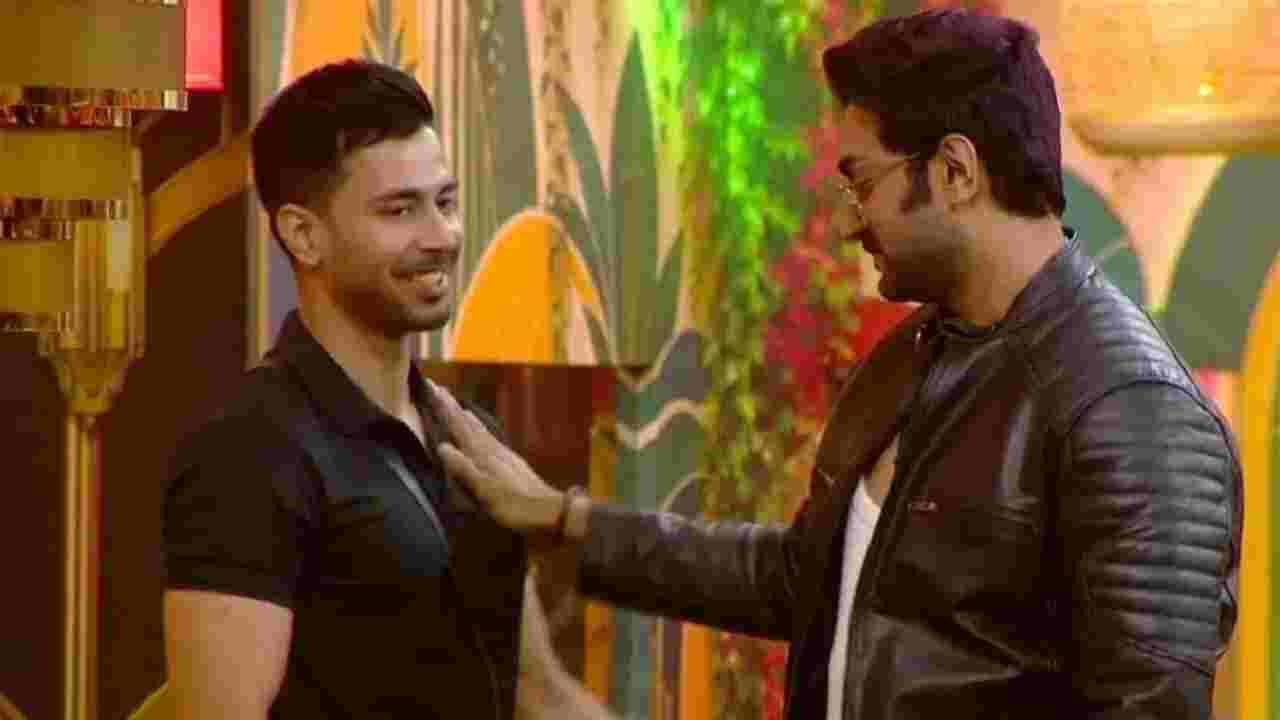 ‘তুমি অতিরিক্ত রিঅ্যাক্ট করো’, ঝগড়ার পরও কেন রাজবীরকে নমিনেশন থেকে বাঁচালেন জীতু?