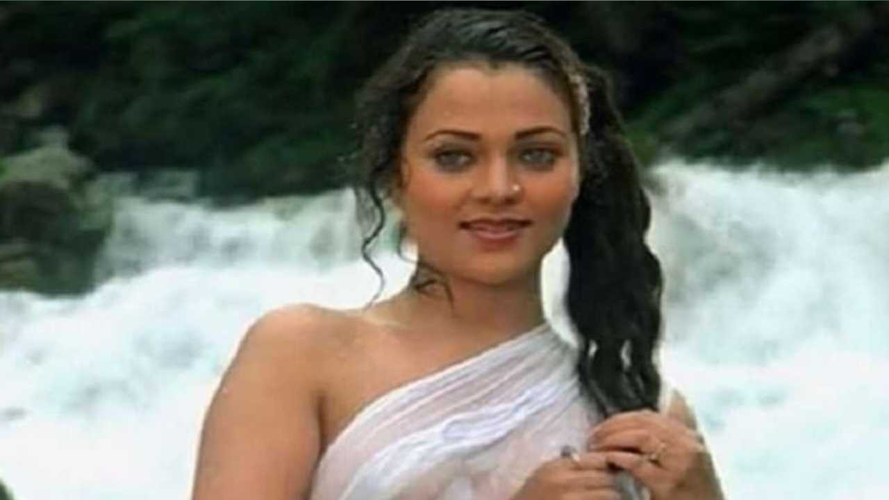 দাউদের ডাকে দুবাই গিয়েছিলেন মন্দাকিনী? ‘বিতর্কিত’ ছবি নিয়ে মুখ খুললেন অভিনেত্রী