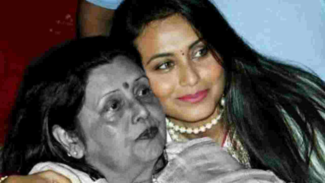 প্রয়াত কৃষ্ণা মুখোপাধ্যায়, মাতৃহারা রানি মুখোপাধ্যায়, শোকের ছায়া বলিউডে