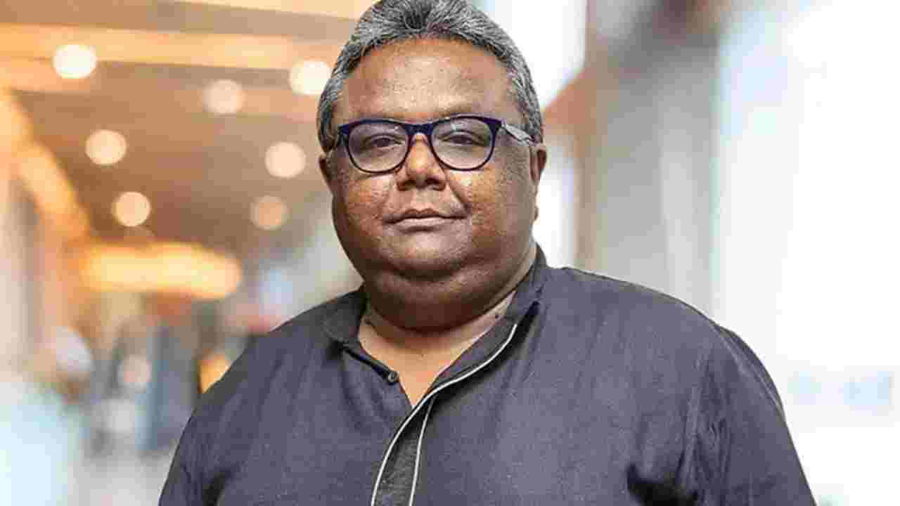 পুজোর মুখে দুঃসংবাদ, মাতৃহারা পরিচালক ইন্দ্রদীপ দাশগুপ্ত