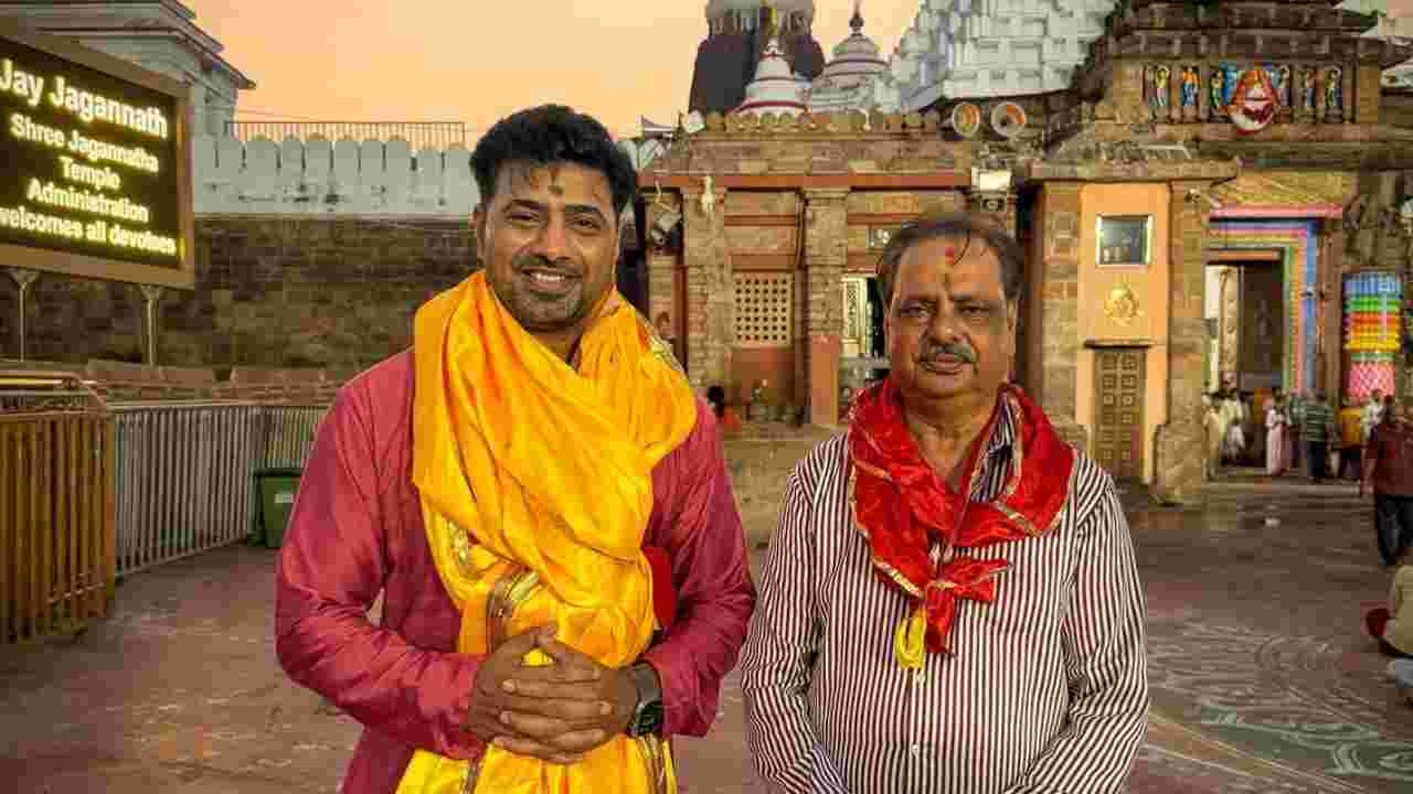 ‘জয় জগন্নাথ’! কাজের ফাঁকে পুরী মন্দিরে দেব, সামনে এল বিশেষ মুহূর্তের ছবি