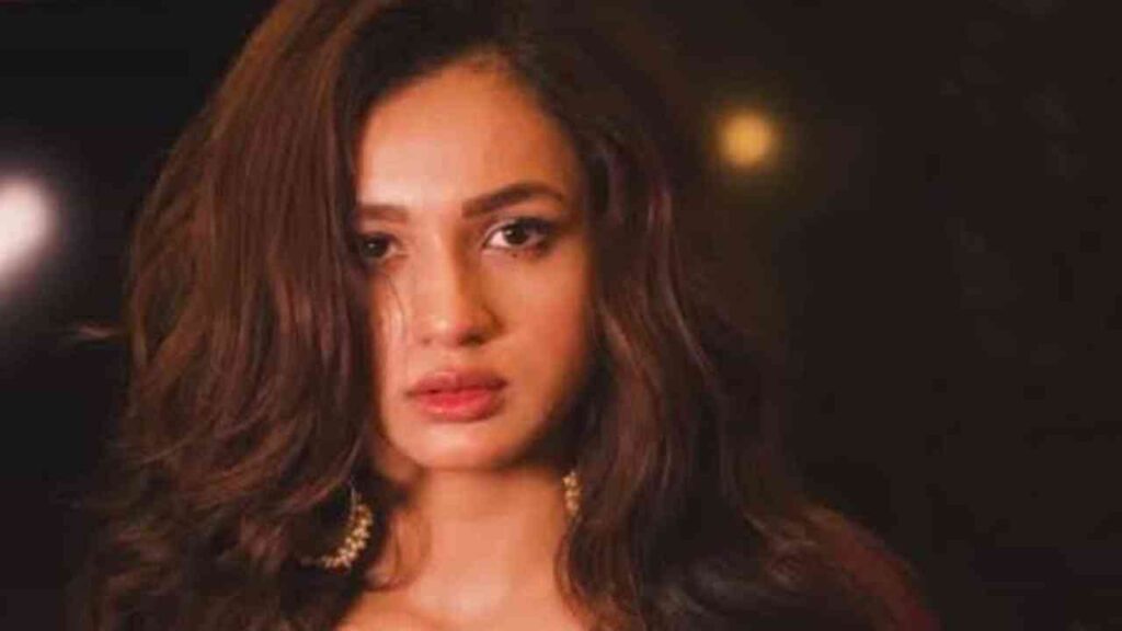 Bigg Boss Bangla: এক্স-বয়ফ্রেন্ডের সঙ্গে নন্দিনীর চুমুর ছবি ভাইরাল! কে সেই প্রাক্তন প্রেমিক?