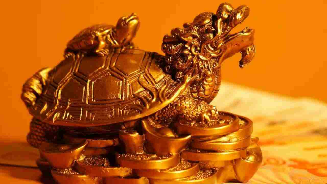 মিটবে ঋণ, মৃতপ্রায় ব্যবসায় ফিরবে অর্থের জোয়ার? অফিসে রাখুন এই বিশেষ মূর্তি