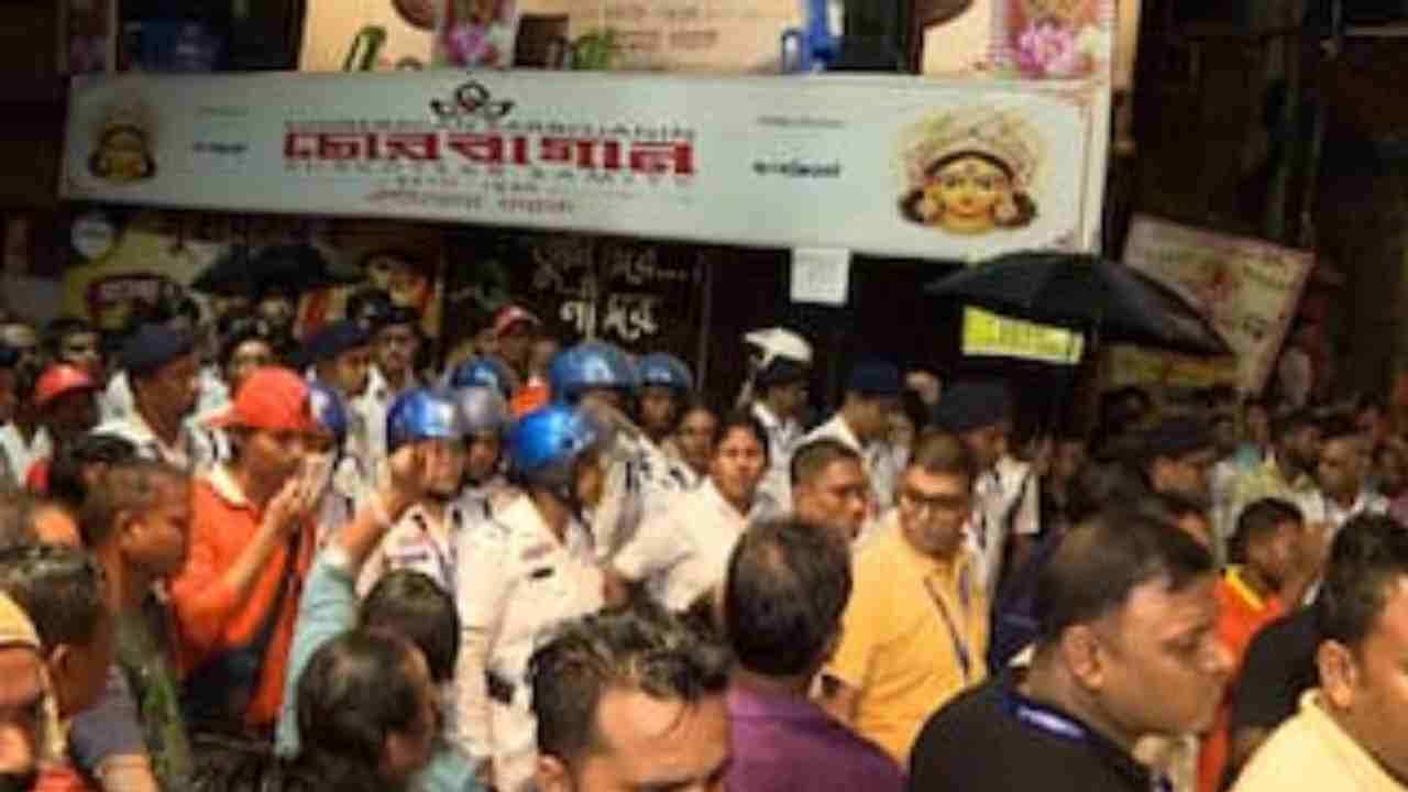 ‘হাতটা বাড়িয়ে ছিল, তুলতে পারলাম না!’ চোরবাগানে পদপিষ্ট হয়ে মৃত্যু, চোখের সামনে স্বজন হারিয়ে শোকে পাথর পরিবার