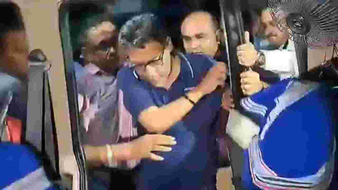 পুজোর পাস দুর্নীতি মামলায় গ্রেফতার ইন্দ্রনীল সেন! মমতা বন্দ্যোপাধ্যায়কে নিশানা করে কী বললেন শুভেন্দু?
