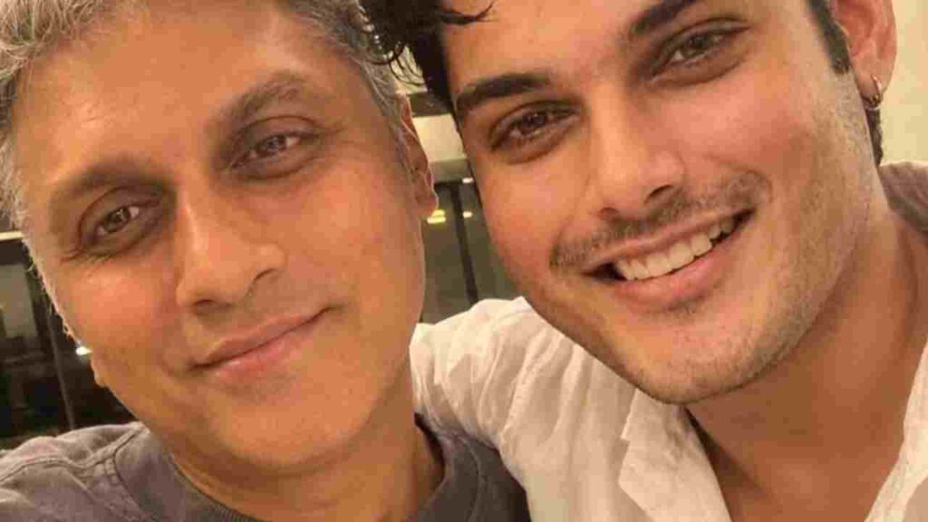 মোহিত সুরির সঙ্গে হাসিমুখে সেলফি তৃষাণজিতের, তবে কি এবার বলিউডে অভিষেক প্রসেনজিৎ-পুত্রের?