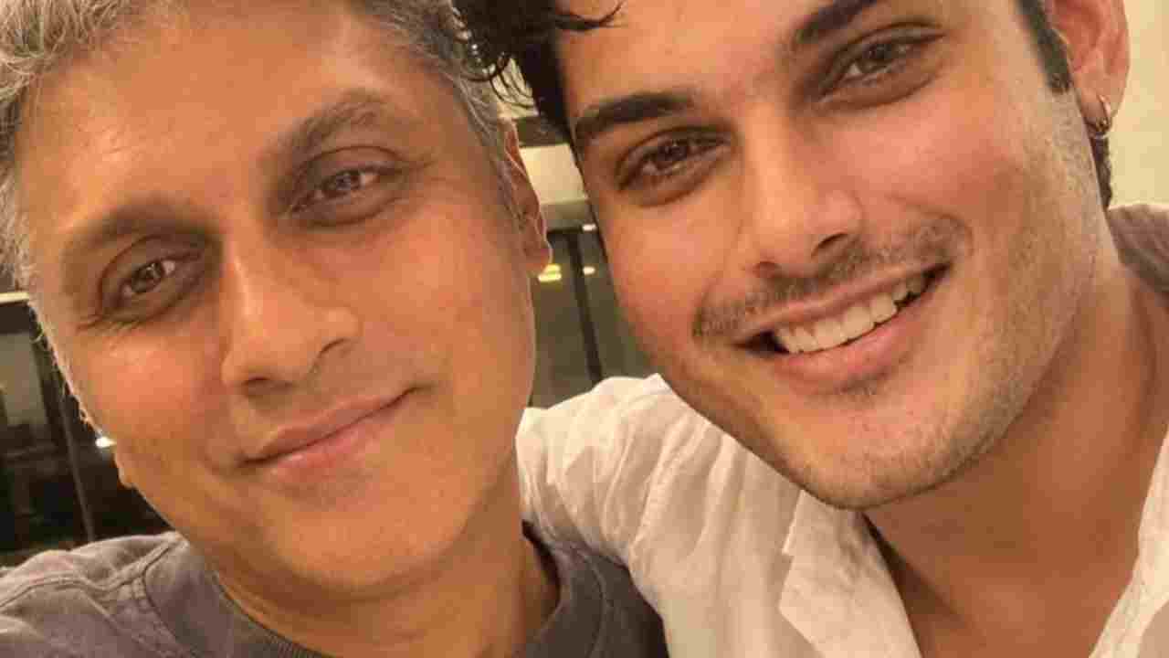 মোহিত সুরির সঙ্গে হাসিমুখে সেলফি তৃষাণজিতের, তবে কি এবার বলিউডে অভিষেক প্রসেনজিৎ-পুত্রের?